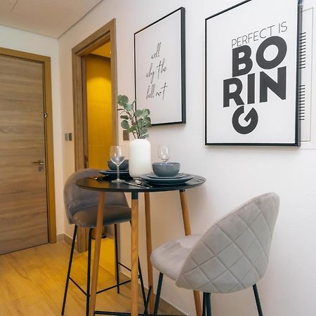 Fam Living - Marina Marvel - Studio Apartment With Breathtaking Views In Studio One Tower Dubai Exterior foto