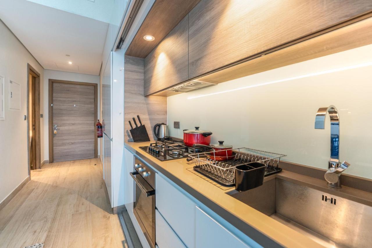 Fam Living - Marina Marvel - Studio Apartment With Breathtaking Views In Studio One Tower Dubai Exterior foto