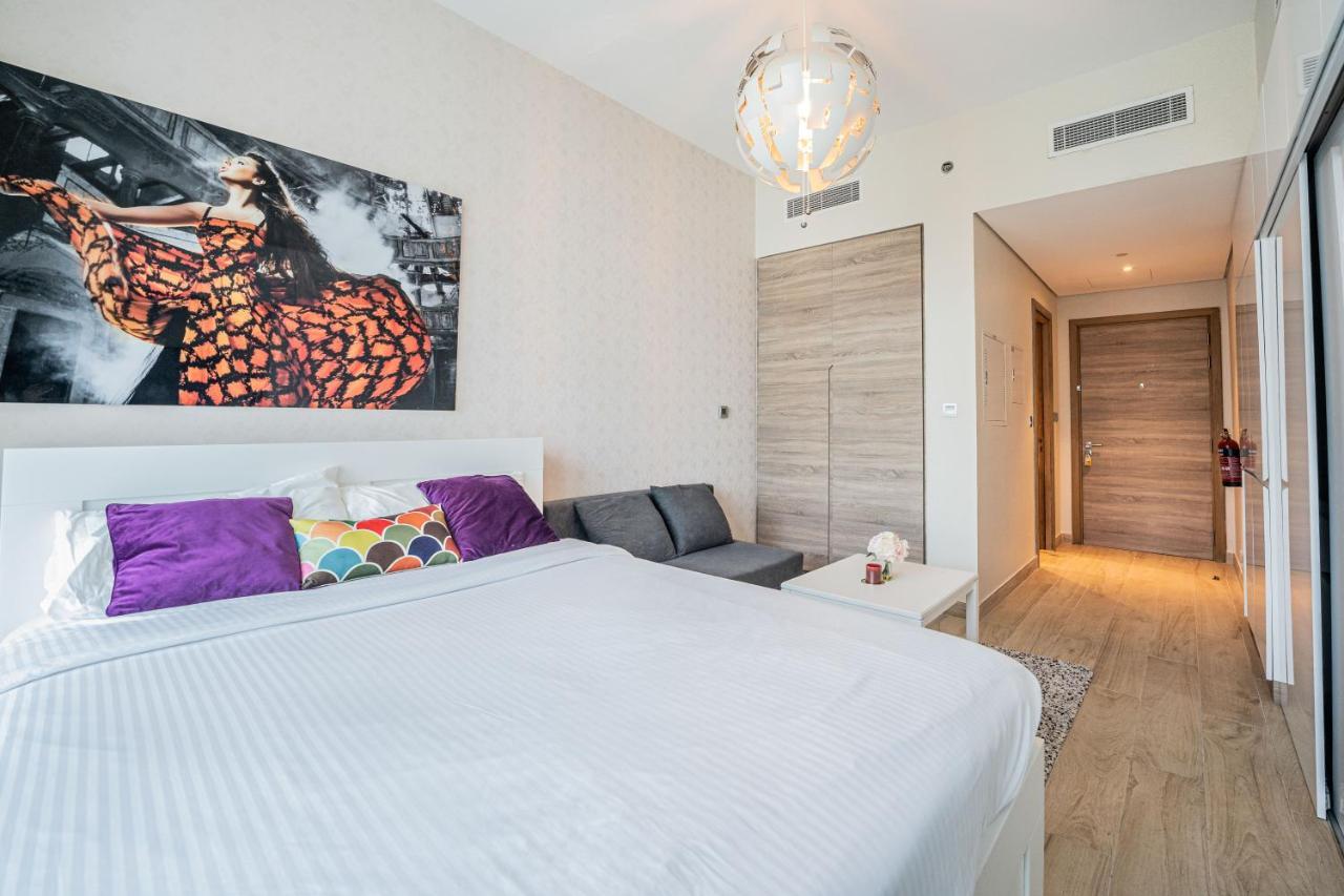 Fam Living - Marina Marvel - Studio Apartment With Breathtaking Views In Studio One Tower Dubai Exterior foto