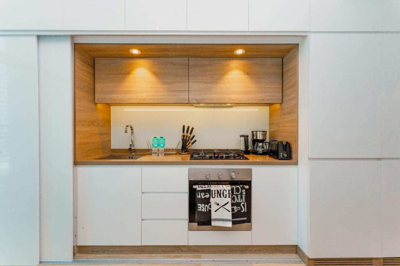 Fam Living - Marina Marvel - Studio Apartment With Breathtaking Views In Studio One Tower Dubai Exterior foto